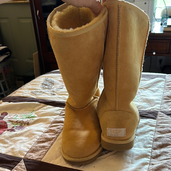 UGG Classic Chestnut Sheepskin Boots women’s size 6 - Picture 1 of 9